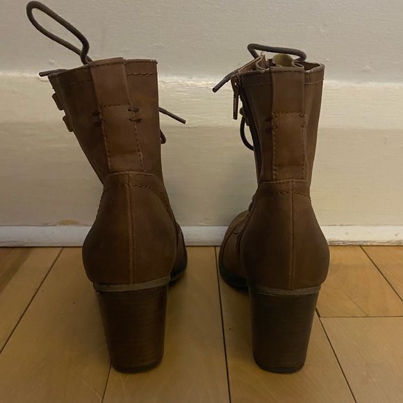 Madden Girl 2 3/4” heeled tie up booties. Size 7 - Picture 4 of 7